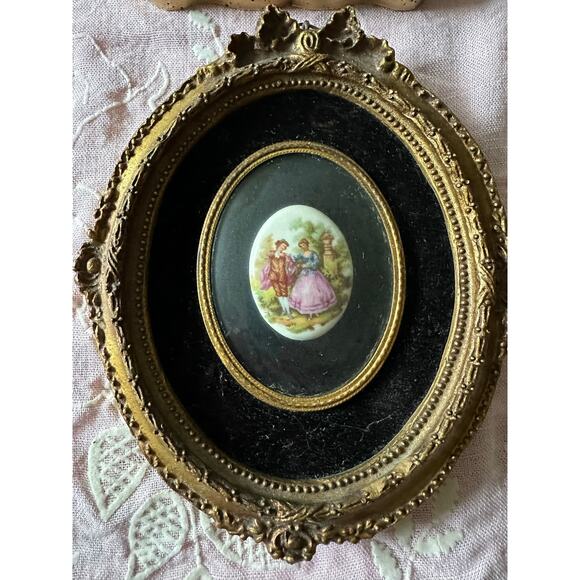 2 Vintage Framed Cameo pictures oval gold framed ornate Victorian porcelain - Picture 2 of 16